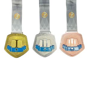 Медаль 7,5 см "Щит с римскими цифрами + флаг" M-23, серая лента