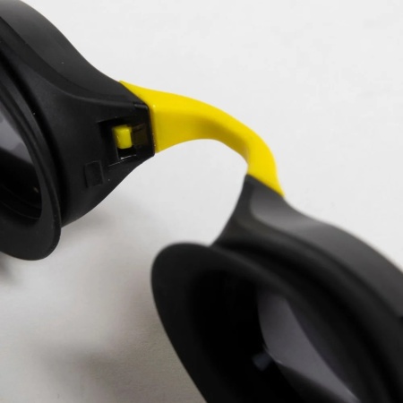 Очки для плавания Arena Cobra Swipe 004195-200, темные линзы, салатовый/черный