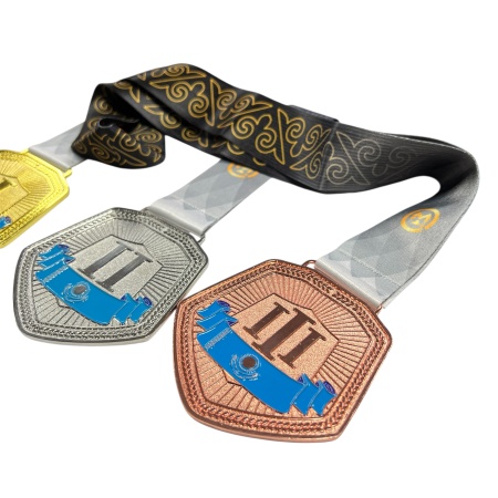 Медаль 7,5 см "Щит с римскими цифрами + флаг" M-23, серая лента