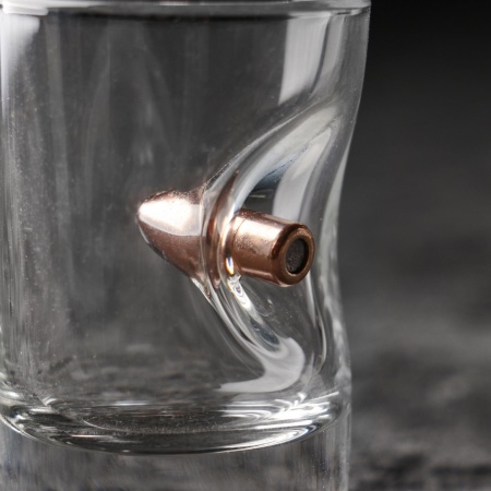 Набор «Непробиваемый» 6384647, 2 стопки 50 мл с пулей, зажигалка, подставка