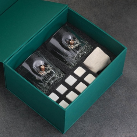 Подарочный набор «Непробиваемый» 7857338, 2 стакана 200 мл, 8 камней для виски