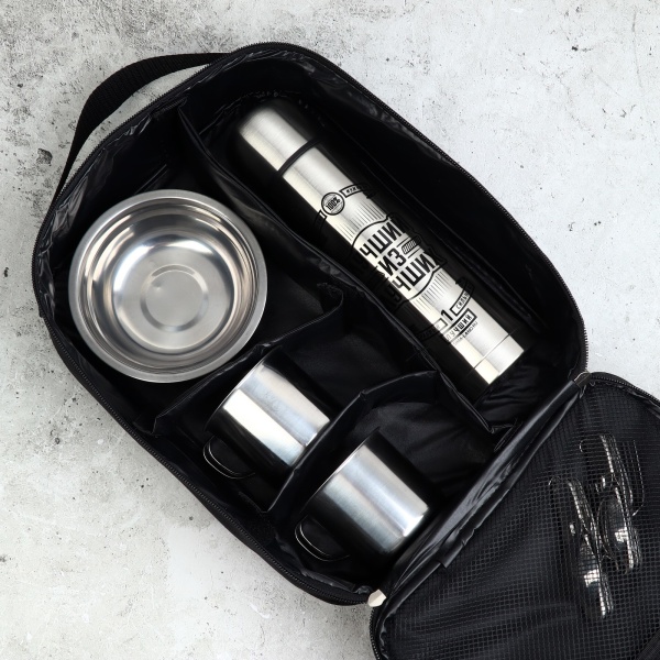 Подарочный набор туристический «Первый во всем» 9842312, термос, 2 кружки, 2 тарелки, 2 ножа