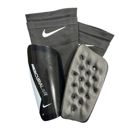 Щитки футбольные Nike Mercurial Lite арт.686, с держателями, в сумочке, черный